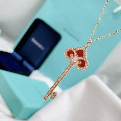 T家 新年限量款Keys系列 鸢尾花 红玛瑙 满钻钥匙项链 Tiffany家的经典著作之一 超百搭的款 采用材质搭配天然红玛瑙 原版定制精工打造 项链