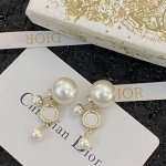 编码E2246 Dior耳钉热销款火爆上新 迪奥双珠圆形镜面吊坠耳环 设计造型新颖，气质温柔