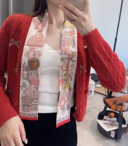 Lv最新双层束发带~绑带.领结.飘带各种多用途国内官网也上架了售价1840 牛逼 Lv最新图雅波点图案 私流独家正品批次 大货年前装船发走了 剩余的数量不多 自