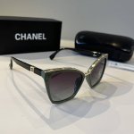 chanel香奈儿猫眼怎么搭都不会出错我好爱！ 墨镜潮流王 果真每次都不会让我失望 男女都可以戴噢~ 最百搭的黑色款式！
