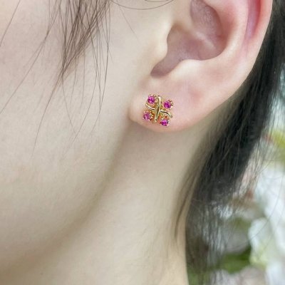 粉钻 蒂芙尼经典款交叉分色耳钉，呈现 优雅中带着甜美的一款，电镀厚金 高端奢华大气