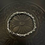 新款 专柜品质 Chrome Hearts克罗心 经典做旧复古十字架手链 凹凸造型不同的花纹设计风格 呈现出与众不同 十字架 童军花是克罗心的志 所以更经久不衰