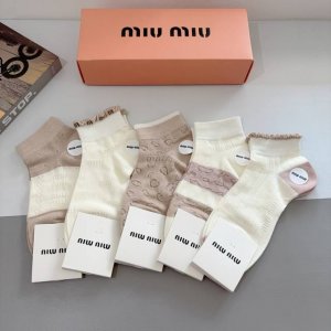 配包装 一盒5双 Miumiu 缪缪 高品质新款竹棉袜子短筒袜子，Ins明星网红推荐火爆至极竹棉材质，轻薄柔软透气，四季通用，欧美大牌街头必备