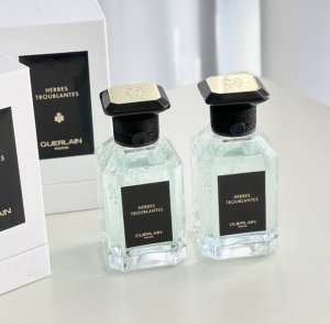 专柜品质 七夕情人节礼物娇兰艺术沙龙香水冷冽青草 灵感:香水的灵感源自于 法国导演贝特朗 塔维涅 的影片 乡村星期天 青草的清澈绿意和水润明亮的香气 春日草地身