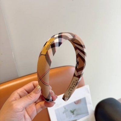 配包装 巴宝莉Burberry 秋冬经典新款发箍 客供面料 细节全部实拍 非常耐看又百搭 适合各种场合搭配