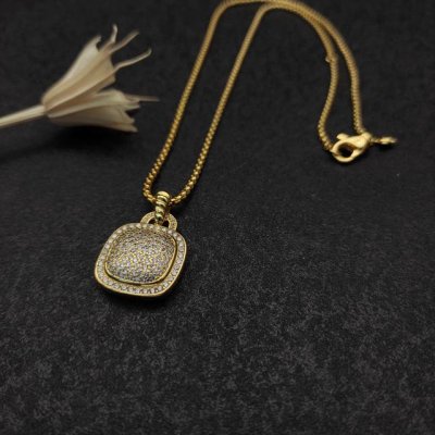 上新。David Yurman 黄金色18Mm四方钻满钻项链。种款式。链条粗2Mm，长度45+5Cm延迟链 编号Dyxl-086