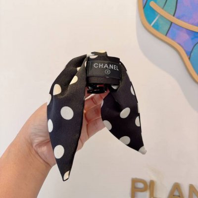 配包装 chanel 香奈儿 新款真丝波点抓夹 鸭嘴夹发夹 经典字母Logo 转图必爆哈 专柜出货