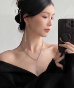 爆款Ysl 圣罗兰 长款流苏镶钻耳钉 可以两戴原装材质 Yves Saint Laurent 创立于1961年 优雅抽象大胆别致的设计风格使它成为奢华时尚界著名