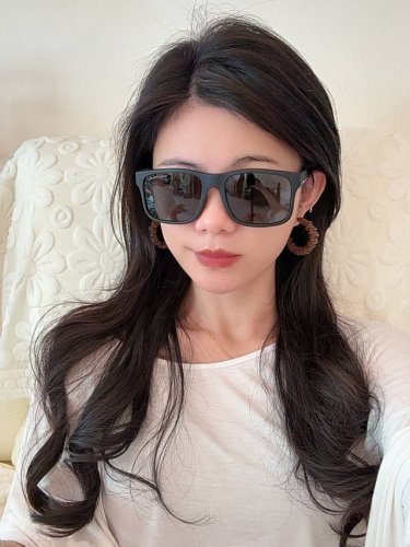阿玛尼 大框太阳镜墨镜经典的方框设计，不挑脸型，无论搭配大衣还是连衣裙都非常显气质偏光镜片预防紫外线 型号：型号：A5419