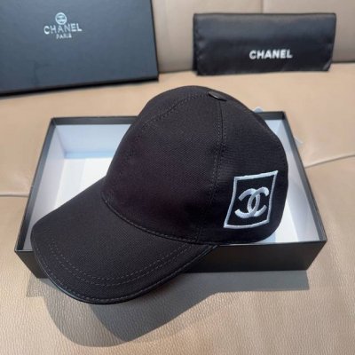 批80 配盒子布袋，Chanel(香奈儿)原单棒球帽，网红同款双C刺绣,专柜1:1开模订制，原版帆布料+头层牛皮，轻盈透气！质量超赞，基础头围56，贴片可调节。