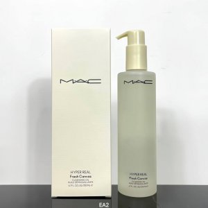 一比一 Mac白芍卸妆油200Ml！一卸即净秒速乳化。无添加矿物油清爽水感不油腻不致痘秒速乳化不费时超easy。珍稀日本白芍萃取净毛孔更养肤#卸妆油。
