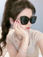 Chanel太阳镜墨镜 经典的方框设计 不挑脸型 无论搭配大衣还是连衣裙都非常显气质太阳镜预防紫外线 型号 Ch25801