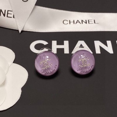 香奶奶 紫色水晶微镶钻耳钉 新品 双cchanel耳环 搭配 非常日常百搭的一款 简单实用 美美哒 专柜正品一致 厚度赞 质感超赞 9.25银针