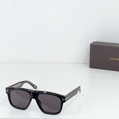 Ft1201 Tom For D横鼻梁框架 From The Icon Collection 独特的“T”字形标志装饰侧面 镜腿上饰有精致的设计师标志 凸显了太