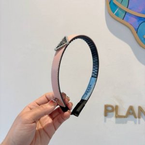 配包装 prada 普拉达 新款潮流发箍 气质女神必备单品 非常百搭 时尚潮流 戴上它满满的高大上