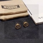 新款 古驰Gucci小耳钉简约百搭 低调奢华的小双C 经典耐看 精选原版一致黄铜材质搭配纯银针！小耳钉怎么搭配都可以 .