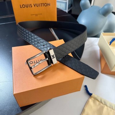 L0Uis Vuitt0N 今季新品 男士原單腰帶 寬度35毫米 雙面選用進口小牛皮 帶身壓飾帶有小標誌 搭配經典款針扣 簡約大方 百搭款
