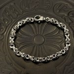 批 新款 专柜品质 Chrome Hearts克罗心经典复古多元素十字架手串手链 凹凸造型不同的花纹设计风格 呈现出与众不同 十字架 童军花是克罗心的志 所以更