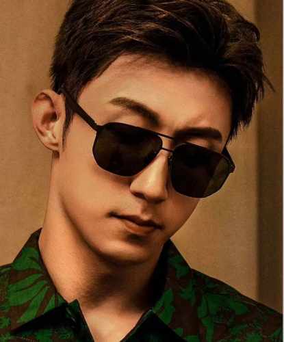 Gucci 男款炫彩飞行员偏光太阳镜 材质：高清尼龙加厚卡槽高清偏光镜片 无边框镜架颜型号：G8810