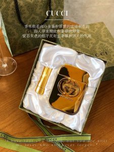 专柜品质 古驰罪爱口红香水两件套 罪爱香水罪爱口红505 罪爱两件套 年度最佳套盒 太喜欢啦 好久没见过那么精致的套盒了 而且找不出这个口红颜色的任何缺点 我觉