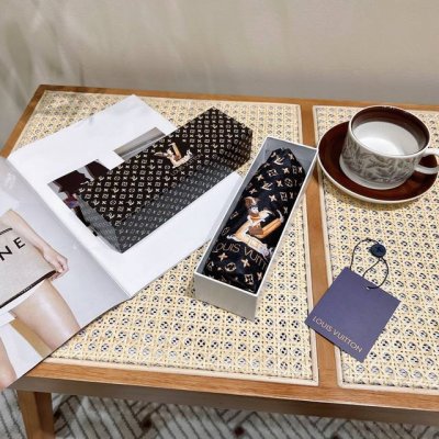 Louis Vuitton 路易威登 新款 五折手开折叠伞 超轻口袋 仅18Cm 热卖款 时尚指数爆表 无论晴天雨天使用都相当益彰 原单代工厂p级别品质 超轻铝