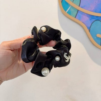 配包装 chanel 香奈儿 网红新款珍珠欧根纱发圈 精致肠圈皮筋 佩戴舒适无压力 造型搭配必备 非常时尚百搭