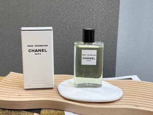 专柜品质 chanel 香奈儿巴黎之水-爱丁堡经典淡香水125Ml 香奈儿于我的印象还停留在Coco小小姐 邂逅一类的女香之中 这一瓶完全是打破了我所有的固有印