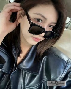 圣罗兰-Ysl . 宝丽来树脂高清镜片 . Tr90镜架-轻便佩戴舒适 . Size：57-16-148， . 新款Ysl家太阳镜减轻强光负担，遮挡有害光线防辐