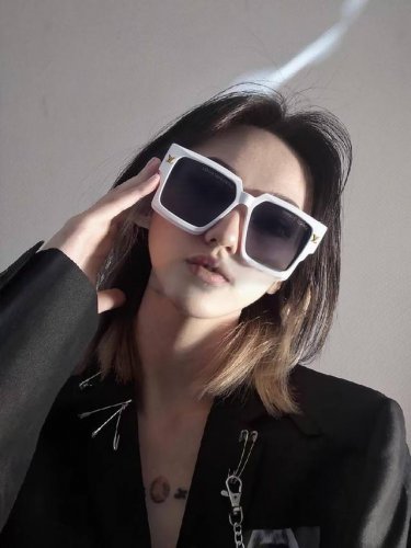 louis Vuitton路易威登 2025新款Ins风网红方框墨镜男明星同款太阳镜欧美潮人复古嘻哈街拍眼镜 Lv新款