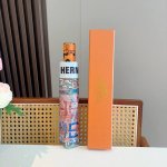 爱马仕 Herm S 新款 极品H家三折自动伞重磅呈现 以其精湛的工艺技术和源源不断的想像力 新涂层技术伞布 带来令人惊喜的遮光效果 让防晒及隔热性能更优保障