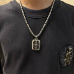 新款 专柜品质 Chrome Hearts克罗心十字架项链 方牌藤花丁字架吊坠 凹凸造型不同的花纹设计风格 呈现出与众不同 十字架 童军花是克罗心的志 所以更经