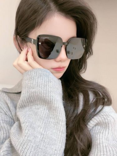 P80 新品Chanel 香奈儿太阳镜以独特魅力和前卫风格诠释春夏最新眼镜，质感超好佩带舒适 型号：Ch2305