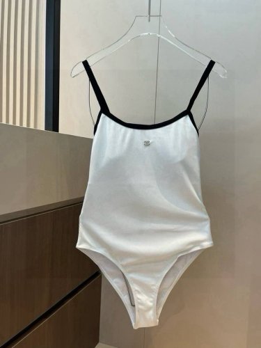 chanel香奈儿新款连体泳衣 适合多种场景的游泳衣 海边 游泳池 温泉 水上乐园 漂流都可以内搭也完全可以 连体设计遮肉显高挑 腹部有点肉肉也不影响咱美美的