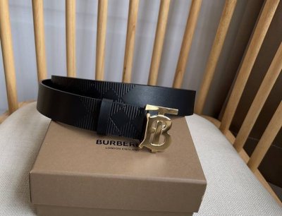 新款 Burberry 巴宝莉专柜同步上新 意大利制腰带 精选光滑皮革与粒纹皮革腰带 饰牌搭扣装饰镀钯金品牌专属标识图案 宽:3.5Cm 经典商务腰带休闲男士首