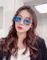 古奇Gucci 原单品质男女同款偏光太阳镜 材质：高清宝丽来偏光镜片、板材印字Logo镜腿。小框精致太阳镜看细节就知道大师手工制作设计，做工精致，高端大气，适合