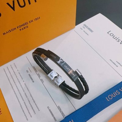 高品质Lv路易威登牛皮手绳手链原单货专柜新款开模复古潮流时尚必备 男女均可佩戴 情侣款同款 摇滚朋克泰银风格 复古元素蓝色低调奢华 潮流百搭 官网同款手镯最新款