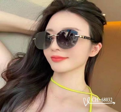 p80 .【法国香奈儿-Chanel】 .【宝丽来树脂高清镜片】 .【Tr镜架-轻便佩戴舒适】 .【Size：63-17-140】 .【新款小香太阳镜减轻强光负