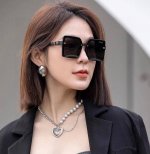 缪缪 Tr偏光太阳镜 2025开春新款 潮流爆款 时尚方框偏光太阳镜 高品质 佩戴舒适 网红潮款墨镜 女士高清偏光太阳镜 高品质Tr镜框 型号：Mm1405