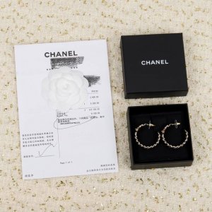 p130 204302【我们出品】马思纯同款，Zp5070量大咨询客Fu 【Chanel穿皮双C耳钉】必入[机智]一致Zp黄铜材质，进口小牛皮点缀，Blingb