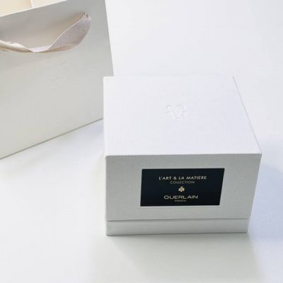 专柜品质 娇兰新艺术香水小样10Ml八件套！10Ml×8配礼袋。味道：倾心玫瑰，土耳其玫瑰，枙子花，檀韵玫香，迷夜橙花，白色革调，白芷香。香草甜酒。