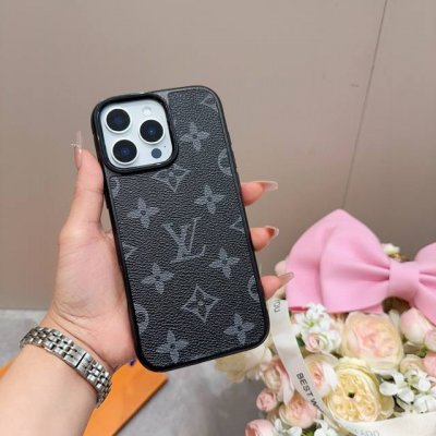 Iphone16型号已到 Lv经典老花Iphone手机壳 官网原版皮原版素材 经典高端 型号 为了不出现报错型号 请打开本机查看手机设置显示的型号 iphone