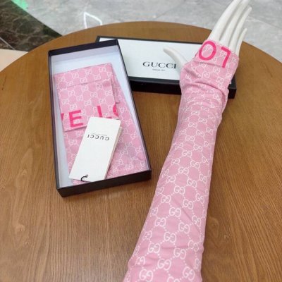 最新 Gucci 古奇 双G 彩虹款 不仅时尚 还是防晒的神器哦 出门必备 开车跑步♀骑车旅游必备 韩国制防晒指数Uv能99%阻隔紫外线，特殊材质，接触冰感.带
