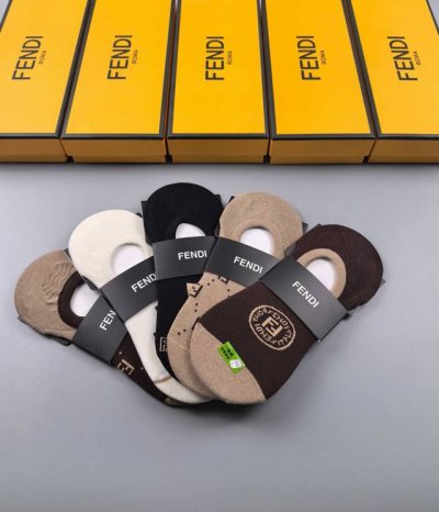 特 P50 配专柜包装 Fendi 芬迪 新款船袜隐形袜堆堆袜袜子！一盒五双，专柜同步筒袜袜子，大牌出街，潮人必备超好搭
