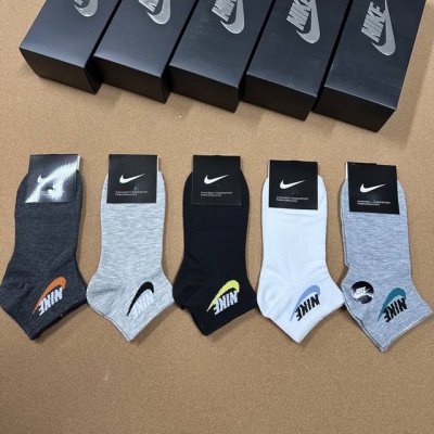 特 Nike 耐克永远的经典永远的精梳棉材质，透气吸汗柔软舒适，上脚非常Nice商务风潮，送领导送长辈首选 一盒五双