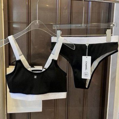 特 p chanel分体套装泳衣 上身超级棒 同步各大专柜发售 自然而然呈现时尚感 十分减龄 具有年轻活力 码数 S M L Xl