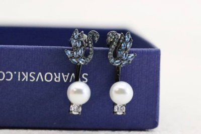 热销款推荐 Swarovski 黑色蓝钻天鹅珍珠耳环 原版一致材质！自家实图拍摄，所见即所得