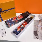 Louisvuitton 路易威登 虎年最火爆时尚单品 深受时尚界人士喜爱设计师凭借对世界事物观察入微 独特的设计理念创作出这件作品 超萌动物在今年起到时尚元素