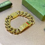 2025款新出炉 Gucci古驰手链最新款的经典款 精致无论款式 质感 都是绝对的顶尖Feel 只要看一眼就懂了 原版Logo 超 Nice 搭配衣服最佳的选择