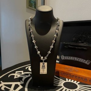 新款 专柜品质 Chrome Hearts克罗心 经典复古骰子项链 宝剑十字架吊坠 凹凸造型不同的花纹设计风格 呈现出与众不同 十字架 童军花是克罗心的志 所以
