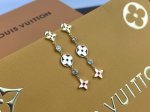 Louis Vuitton 路易威登Idylle Blossom系列耳环Lv专柜耳环～3色精致的花朵既可共同盛开，亦可孤芳自赏高端亚金电镀18K玫瑰金黄金白金，